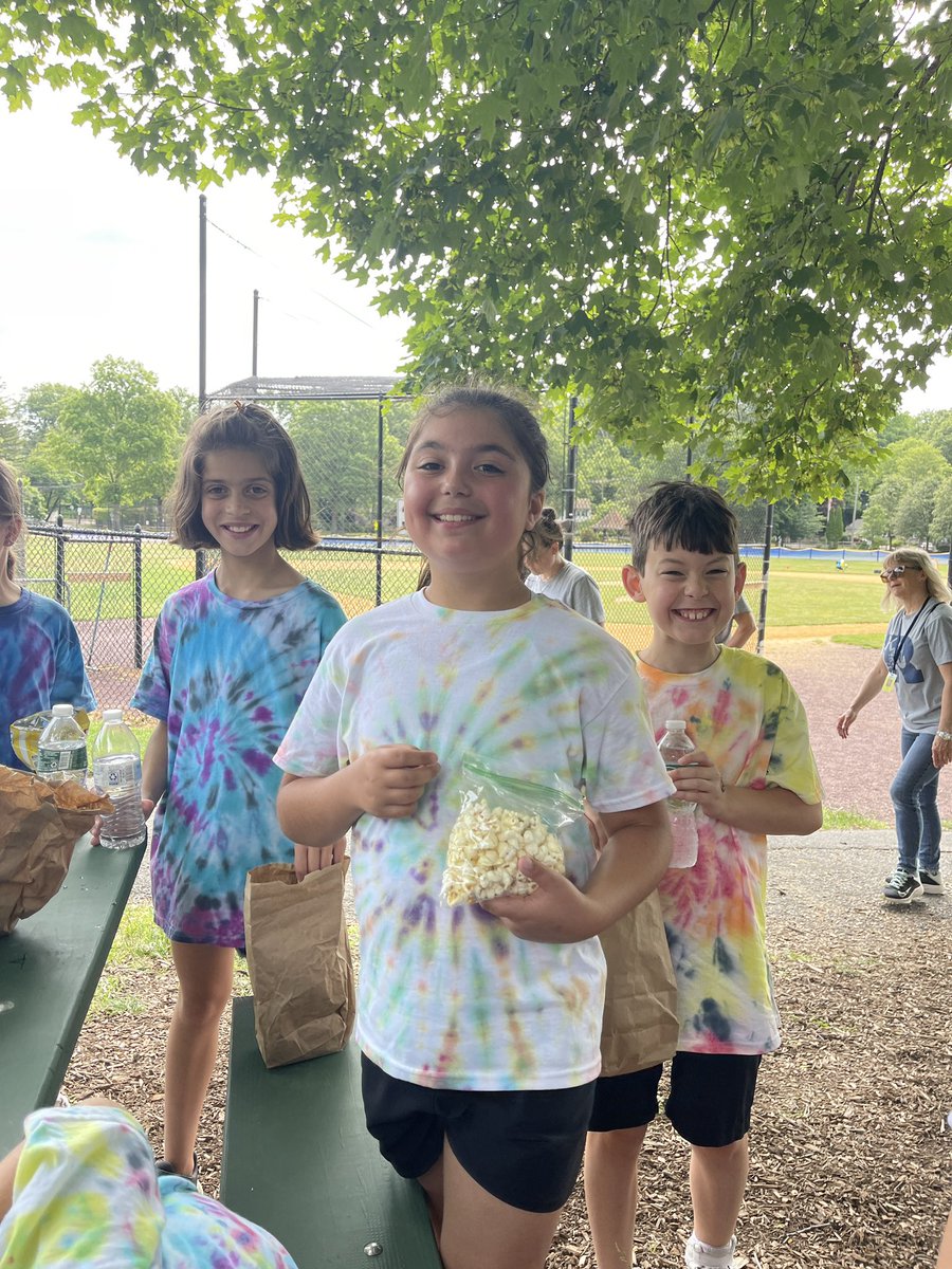 MsLeeHubbard's tweet photo. 3rd grade ss at Hubbard and Tisdale had a great time together at Finch Park. Thank you to all the wonderful volunteers for your time and for planning fun activities for us! ππ #EnhancingTheStudentExperience https://t.co/iG4ZYfr0Cm