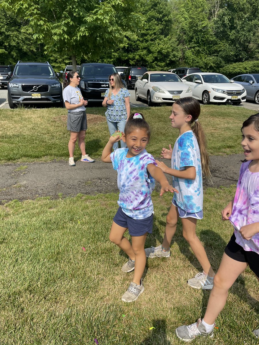 MsLeeHubbard's tweet photo. 3rd grade ss at Hubbard and Tisdale had a great time together at Finch Park. Thank you to all the wonderful volunteers for your time and for planning fun activities for us! ππ #EnhancingTheStudentExperience https://t.co/iG4ZYfr0Cm