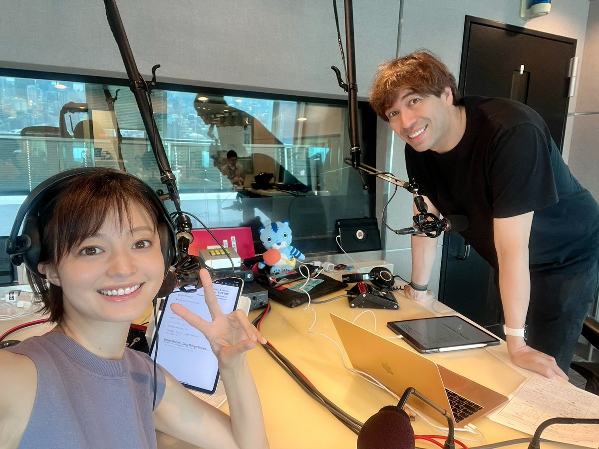 サッシャさんお送りする J-WAVE「STEP ONE」 本日も9時00からです