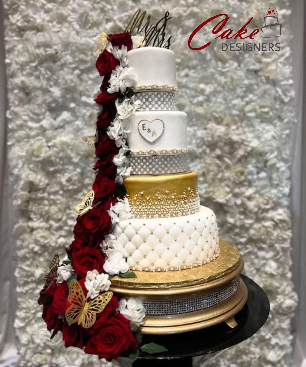 CakeDesignersPA's tweet photo. Pop the champagne for Alexys and Eric! Their 119-serving wedding cake featured a unique gold cake tier, inspired by champagne. If bling is your thing, give us a ring! Call Cake Designers at 407-314-4693.
#gold #bling #isaidyesfl #engaged @weddingwire @theknott @weddingvenuemap https://t.co/LnyO70Ibop