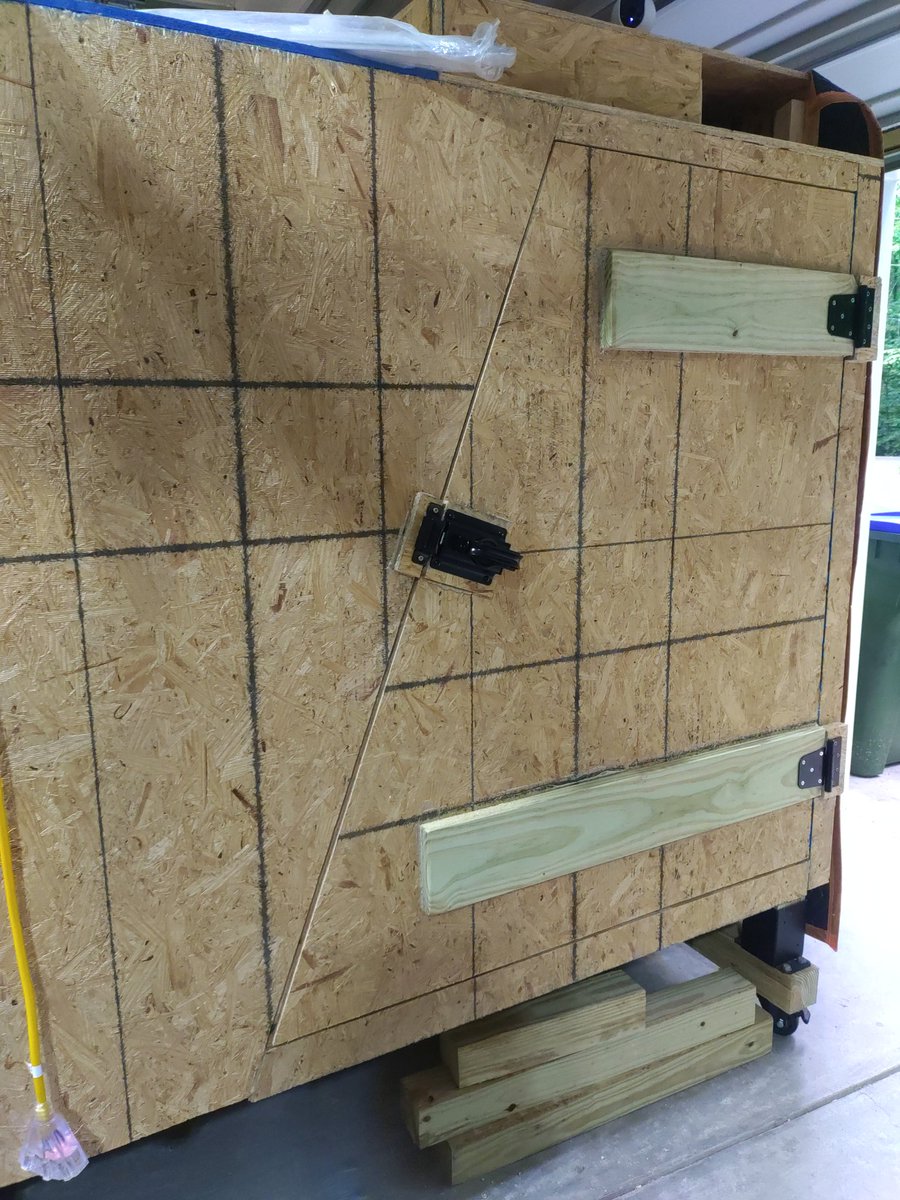 jephjonez's tweet photo. It's not an isolation chamber if you can't close the door. The #gamepod door now has a latching handle. https://t.co/wDa6jUVIVc