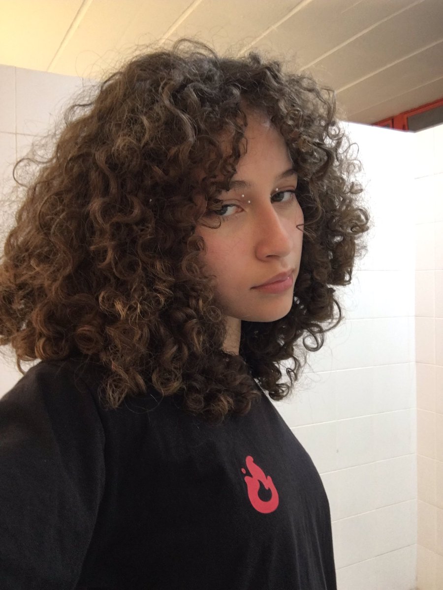 MonteiroAn4's tweet photo. A categoria é cabelo?¿ https://t.co/YI5NsqRIzU