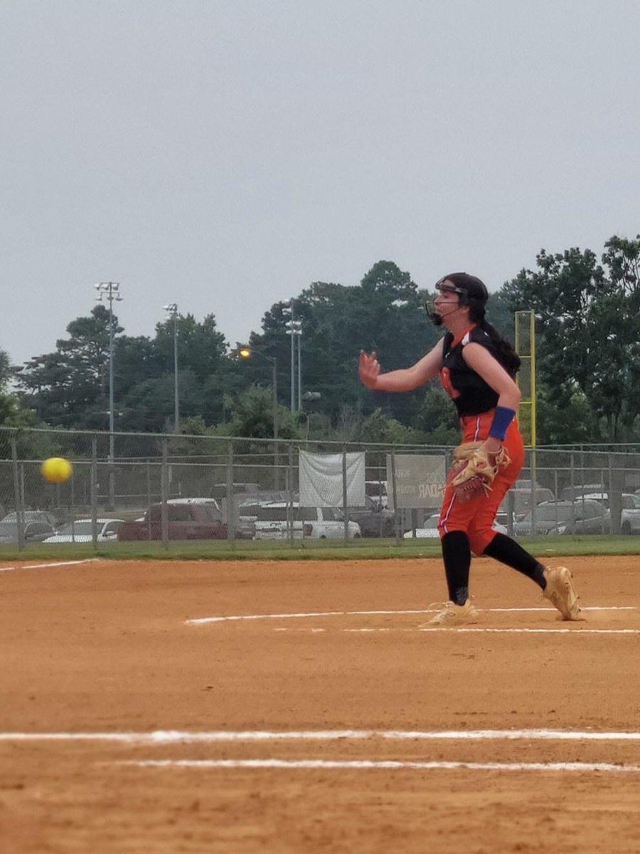 MadisonTreem04's tweet image. Day2 ATL Classic Showcase 🏆 with @ColumbusMojo hit .500 for the weekend.  Bracket game 1 earned run.  We balled hard against 💪💪older teams.💙🧡clocked 58 FB, 42 Change.  Curve was breaking hard. @Kzonefacility 60 velo @ExtraInningSB @LegacyLegendsS1 #playingup #neveroutworked
