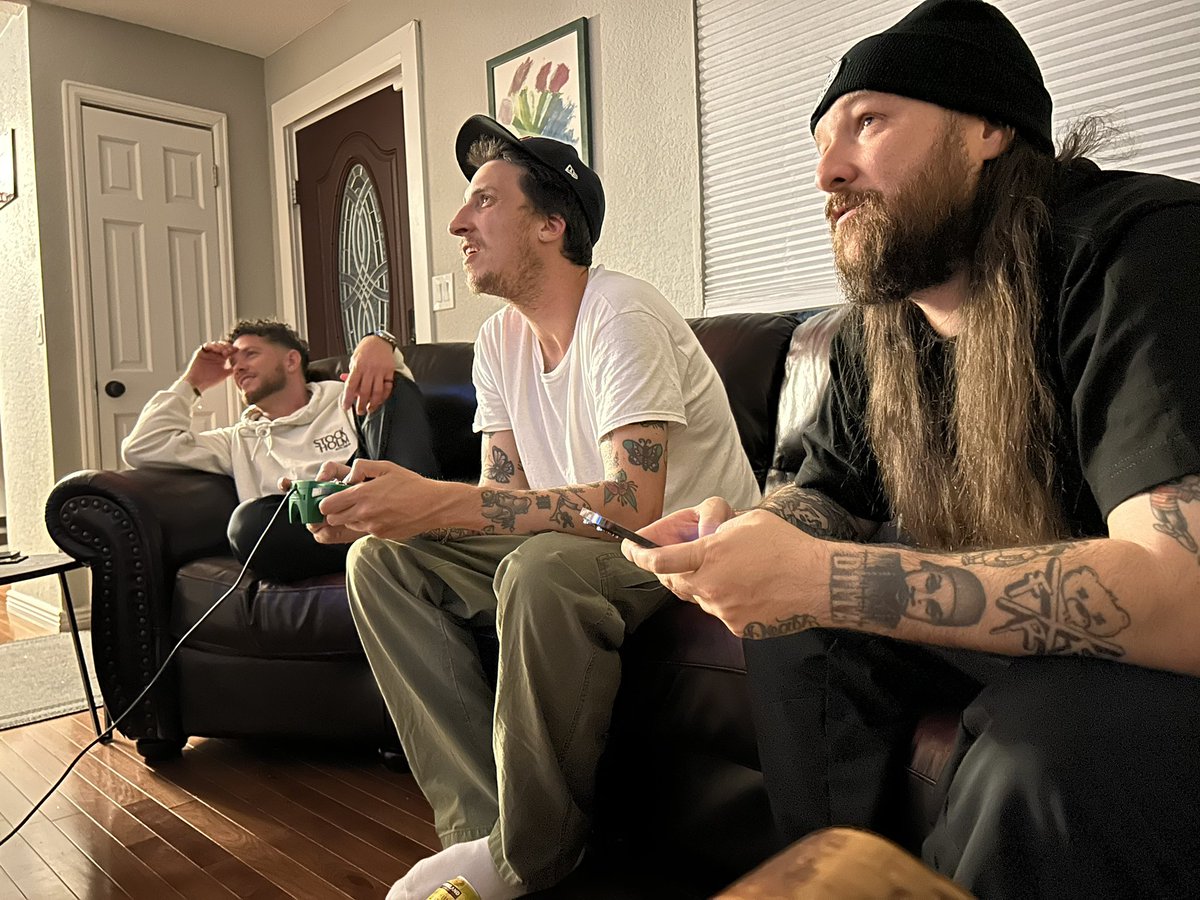 SageFrancis's tweet photo. The night before the show ended with what kinda looked like the real life #PartyMcFly video with @jessethetree401, @mopes_sfr, and @DJZOLE playing video games into the early morning. https://t.co/U5YaiUtA69
Unfortunately I had to cut that song from my set due to the strict curfew https://t.co/cWKiBicaRG
