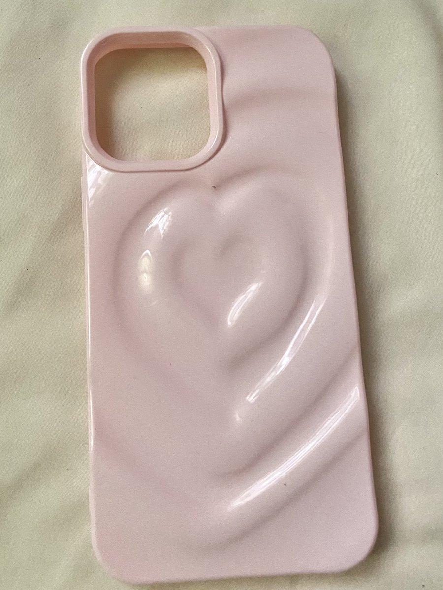0214trolley's tweet photo. iphone case wts lfb ph

~ heart case for 12 pro max in baby pink
~ brand new but has some marks when it arrived earlier.

• 120 (original price is 130)

rfs: wrong unit

meet ups at legarda only 🥹 https://t.co/c2rTq0pF7n