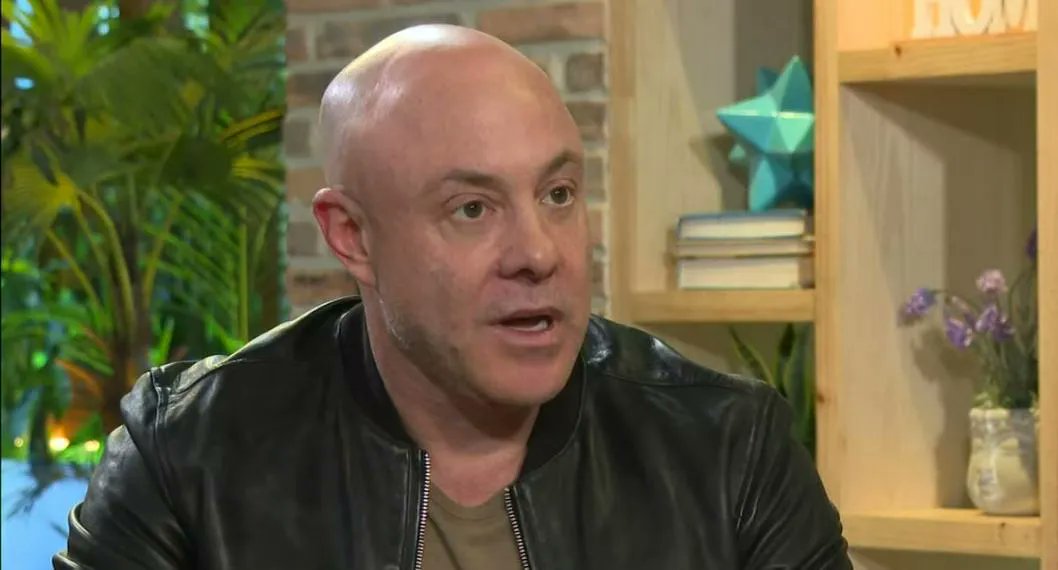 pulzo's tweet photo. “Me costó mi matrimonio”: Jorge Rausch contó qué dañó su relación y dijo si se arrepiente https://t.co/LadyLhxw6d https://t.co/NAjoU4psOa