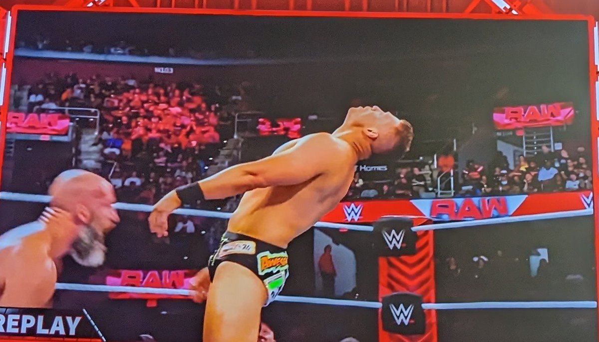 ALLFAITHNOFEARS's tweet photo. Someone needs to take The Miz's loose veneer back to his mama house 
#wweraw https://t.co/lV2pmAEgDj