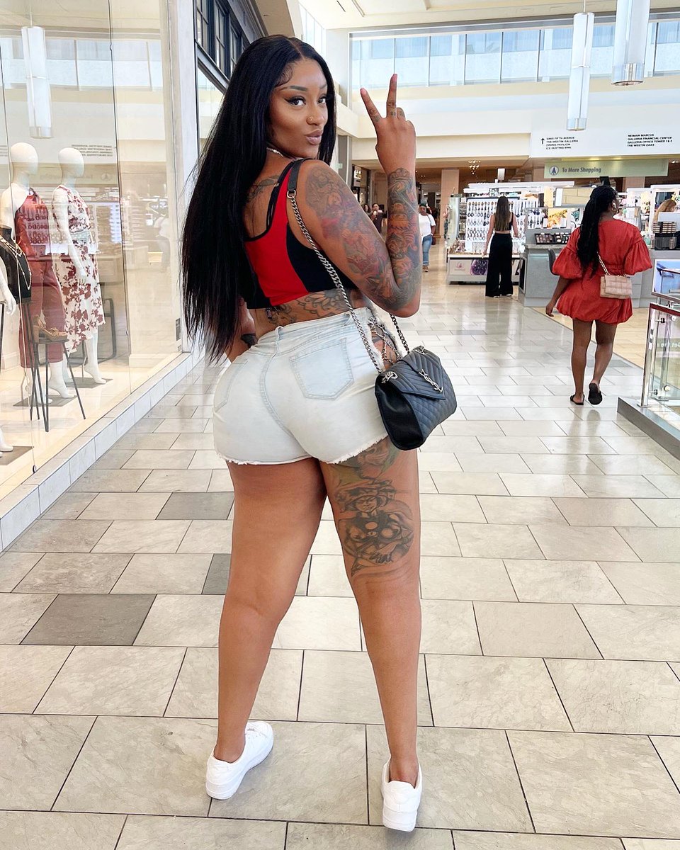 🇳🇬Eze Nwanyi Ifeoma on Twitter: "RT @NigerianAmazon: Happy Juneteenth from this Nigerian Queen 😽"