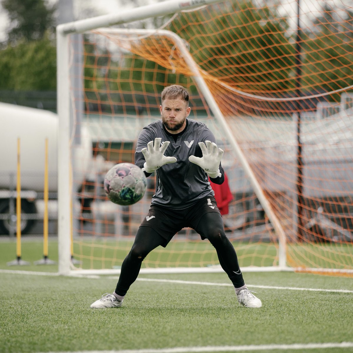 Web Article ‼️: Callum and Robert Irving, building Vancouver FC together. 

🗣️ “Seeing him there when I showed up for training, hammering these lockers and putting it together. It reminds me to be humble,” - Callum Irving 

✍️: vancouverfc.canpl.ca/article/callum…

#VancouverFC | #CanPL