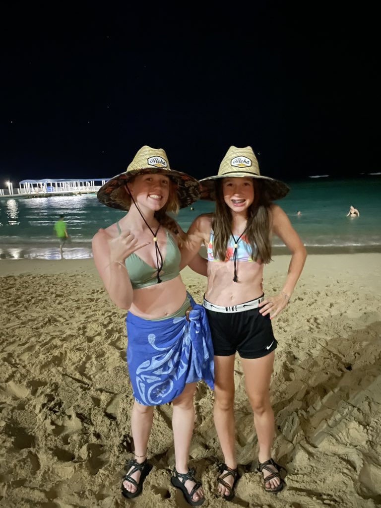 TaylorKRodgers's tweet photo. Little family vacation time in between soccer. #Hawaii #GoodVibes 
#TRsoccer #wildcard #pathtocollegesoccer #collegesoccerrecruiting #PitchPicks https://t.co/aMvnCpBOYM