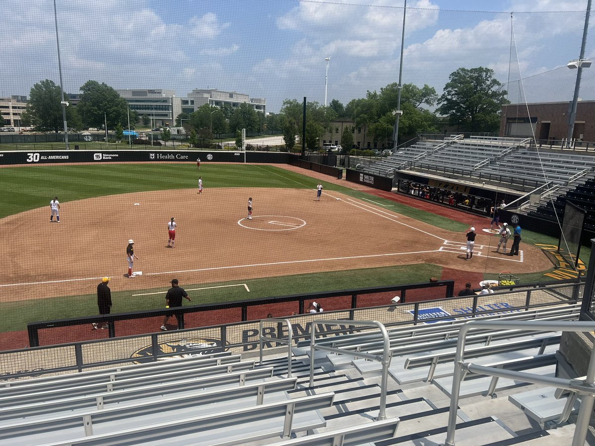 Awesome day at our Elite Camp today! Great competition, talent, and effort. Thank you to all the campers who made the trip to work with our staff and players!
#OwnIt #MIZ