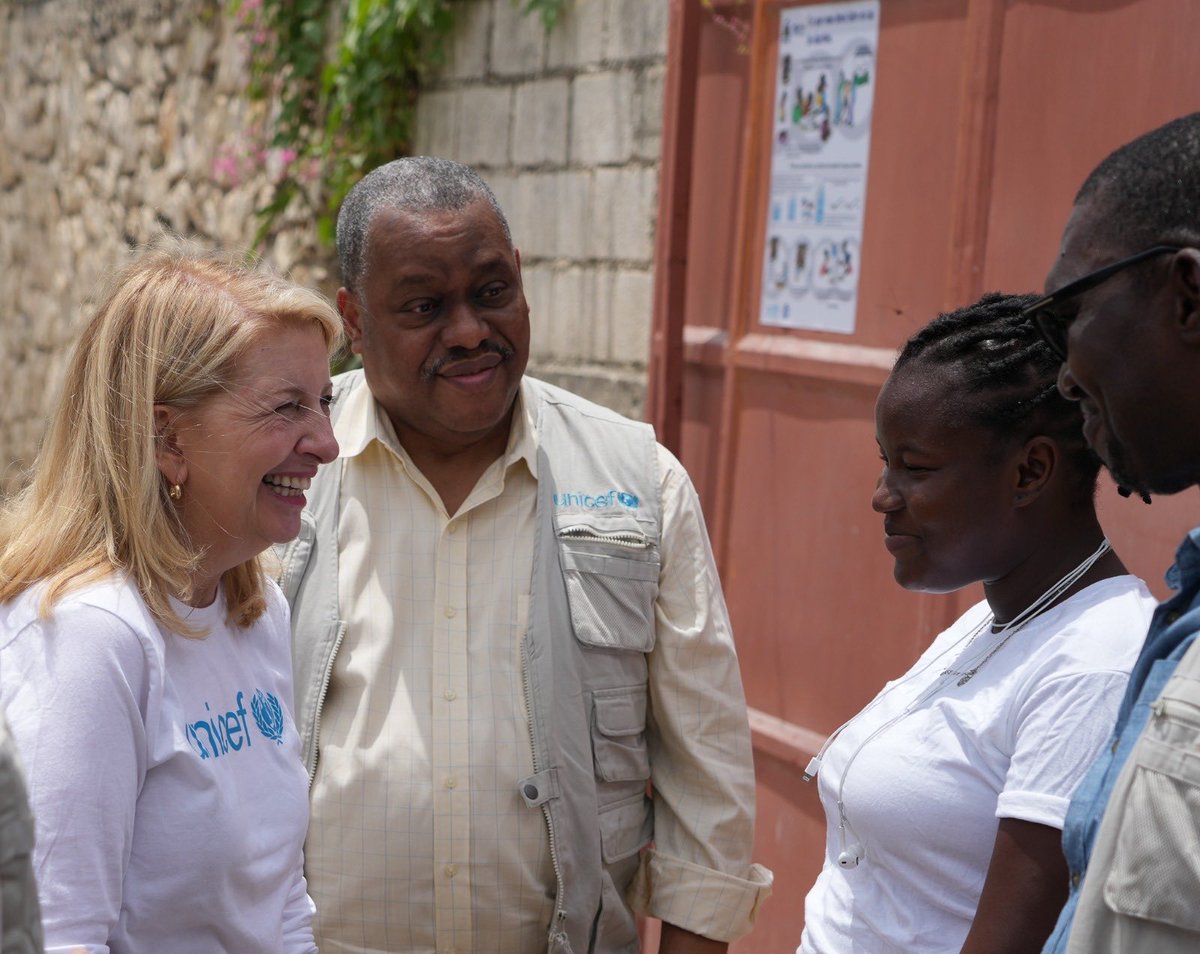 This is Stephanie, a community leader for displaced people in Haiti. She helps women and children fleeing violence who are now cramped together at this site. 

She says living conditions are not fit for humans. 

Women like her are the frontline of the response.

#HaitiCantWait