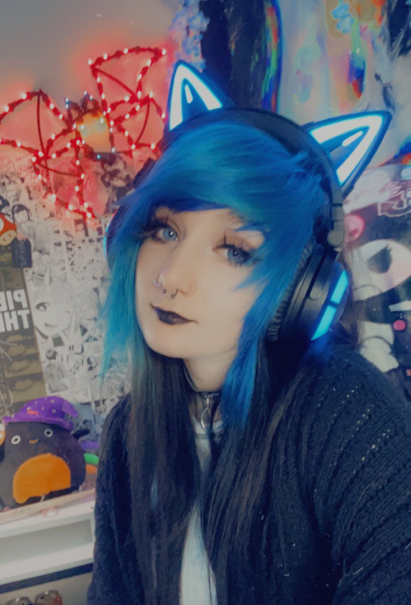 Riding dinos and causing chaos on fortnite! Join me? 🥺💙

#emogirl #gamer #twitchstreamer #twitchstream #smallstreamer #gamergirls #twitchgirls #twitchaffiliate #emo #scene #Fortnite