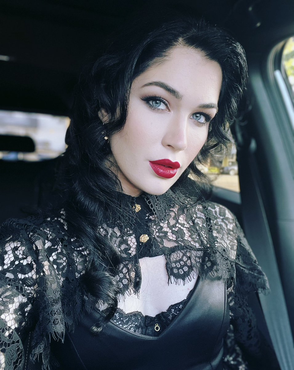 Evelyn Claire on Twitter: “Like this tweet for no reason.”