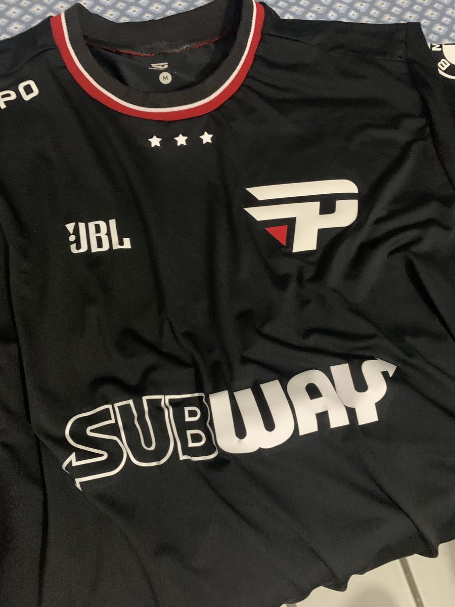 leovianaf_'s tweet photo. chegou meu presentinho novo, linda linda linda. Sofrer pela @paiNGamingBR agr cm traje novo ❤️

mt mtt obg @OffStagelol @JorgeUlianaZ 🫶 https://t.co/m4WVTDtlcU