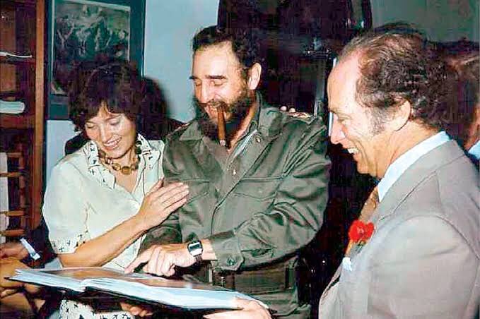 @TheBabylonBee Fidel Castro & Trudeau parents when Pierre Trudeau visited Cuba on 1976, 1st NATO leader to visit Cuba after the Revolution. Trudeau was born in 1971.