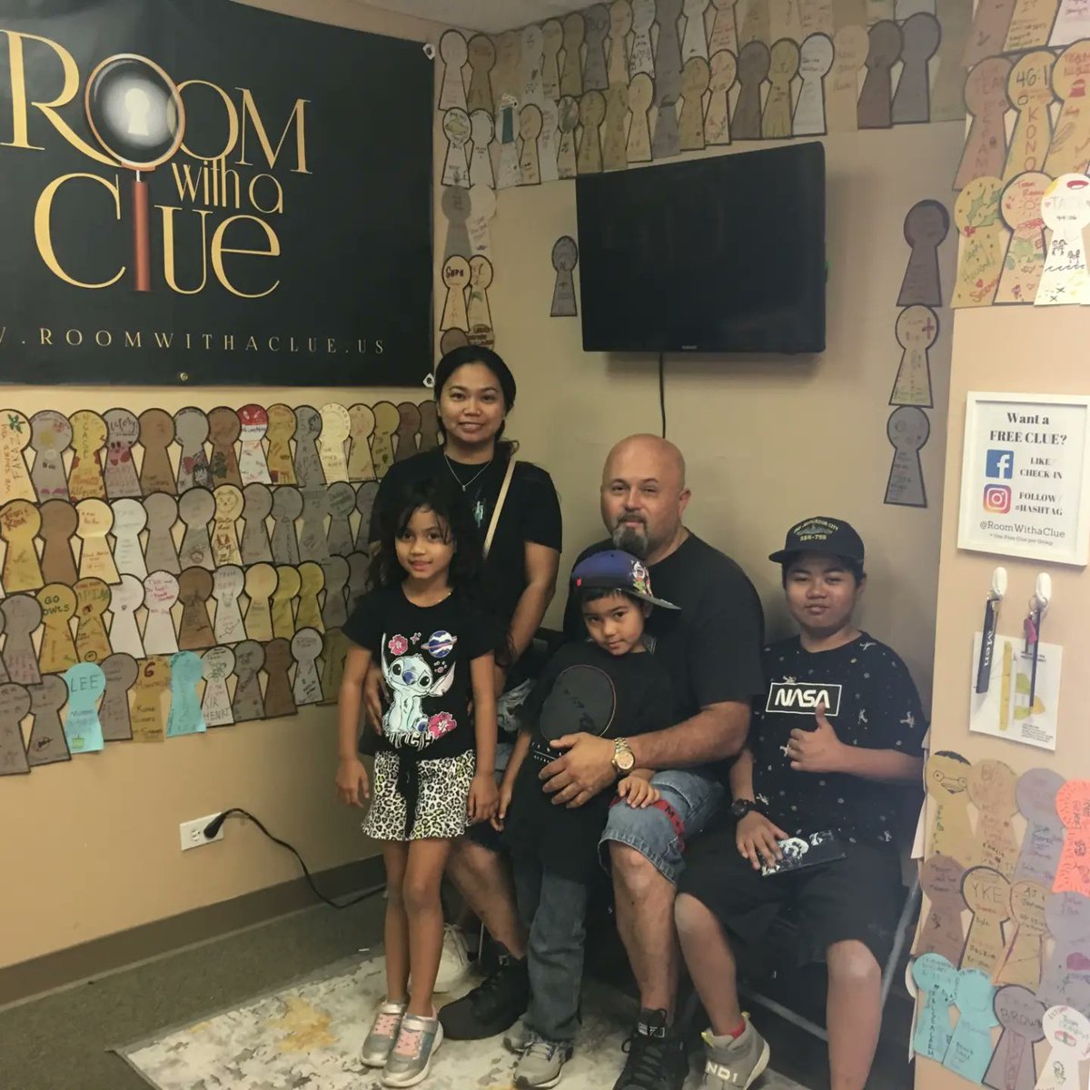 Room With A Clue tweet media