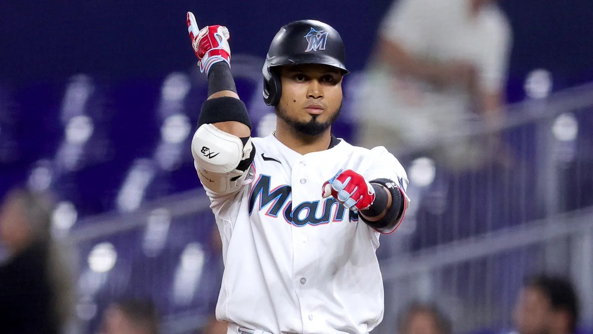 MLB… 🔥 The Marlins’ Luis Arraez, becomes the first player to 100 hits this season, after starting 4-4 vs the Blue Jays. Arraez batting .398
#MLB #MiamiMarlins #BlueJays #FantasyBaseball
