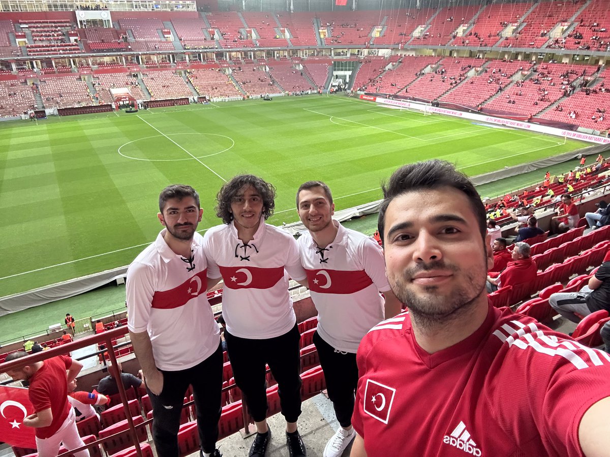 Abilerimle milli maç deneyimi yaşayalım,kuntza yolu verelim dedik.