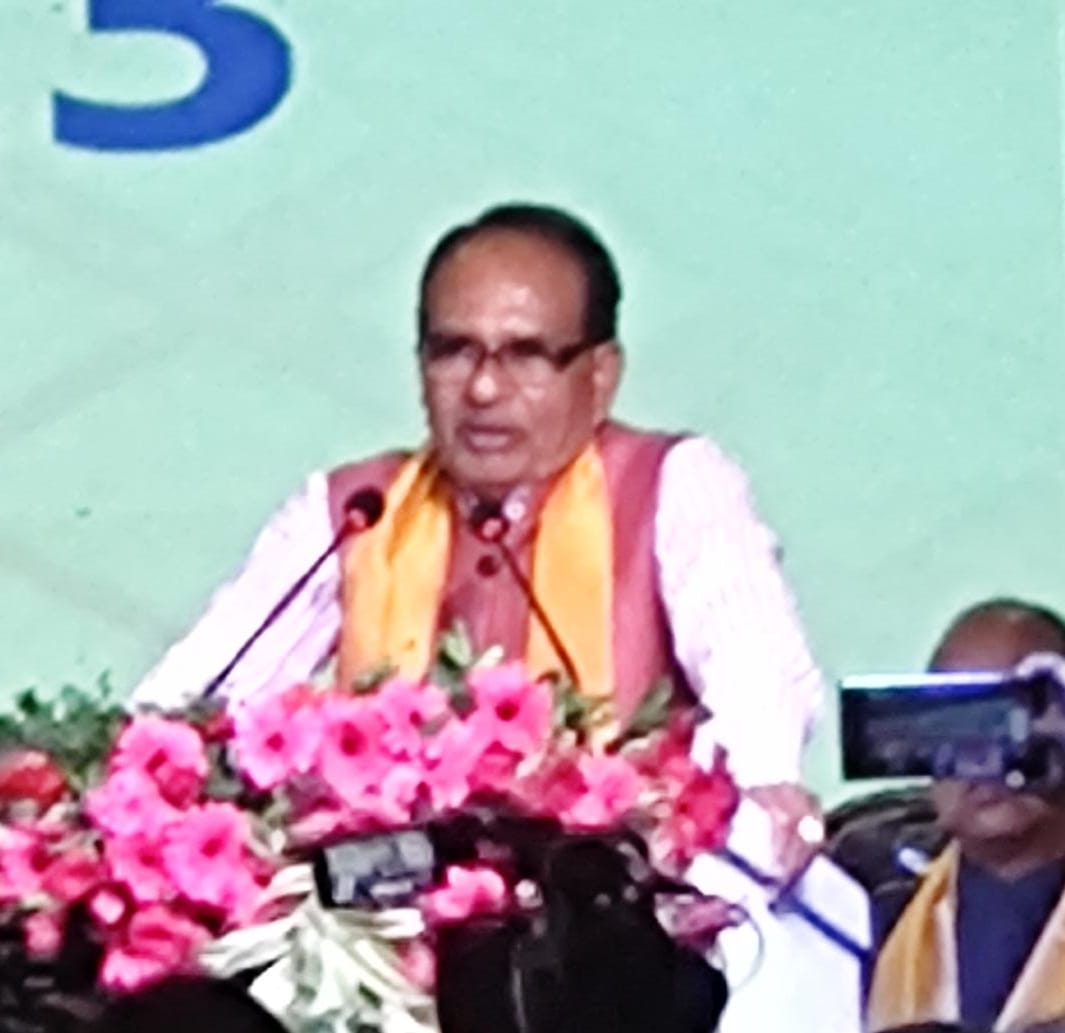 PROJSGuna's tweet photo. मुख्यमंत्री श्री @ChouhanShivraj की गरिमामयी उपस्थिति में भोपाल में आयोजित एम.पी. एमएसएमई समिट-2023 में @MSME और @NSEIndia, @Walmart, @RXIL_TReDS, @InvoiceMart एवं @AISECTIndia के मध्य MoU पर हस्ताक्षर हुए।  

#MP_MSME_Summit
---
विस्तृत विवरण: https://t.co/GNhQTHBzg6 https://t.co/K3LWzIlXYl