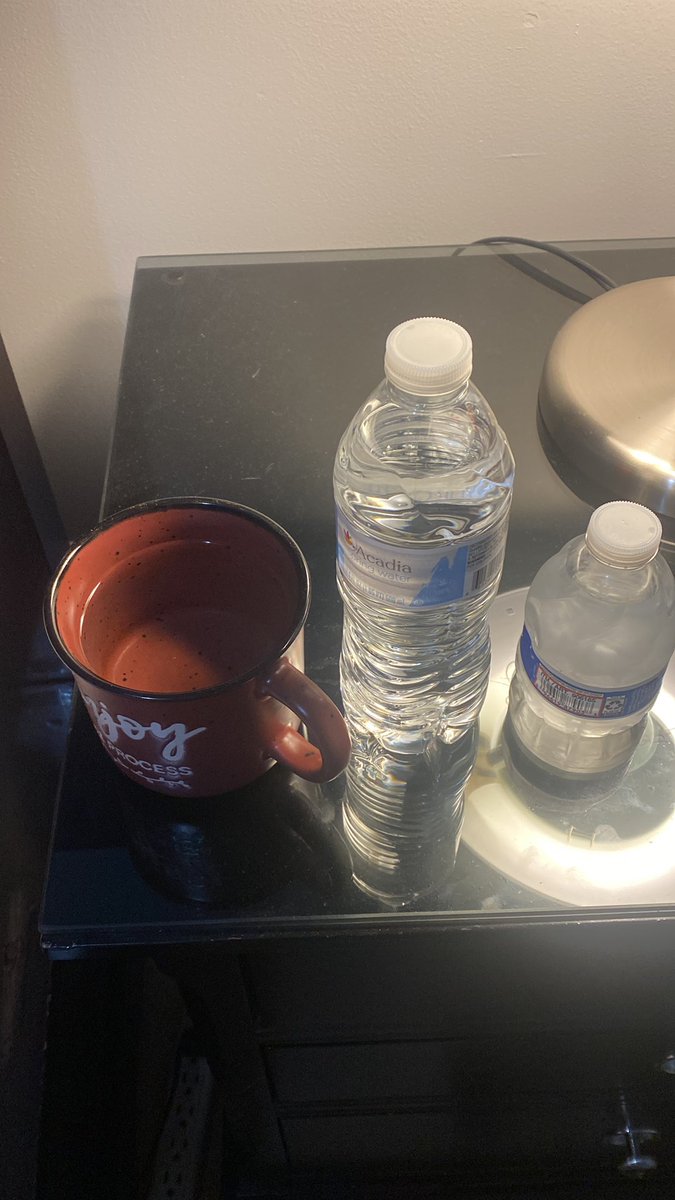 Came to bed with 3 different temperatures of water #whichoneshouldidrink #whichoneisthebeststnight #all3 #hot #cold #prollywontdrinkany #toobusyhashtagging