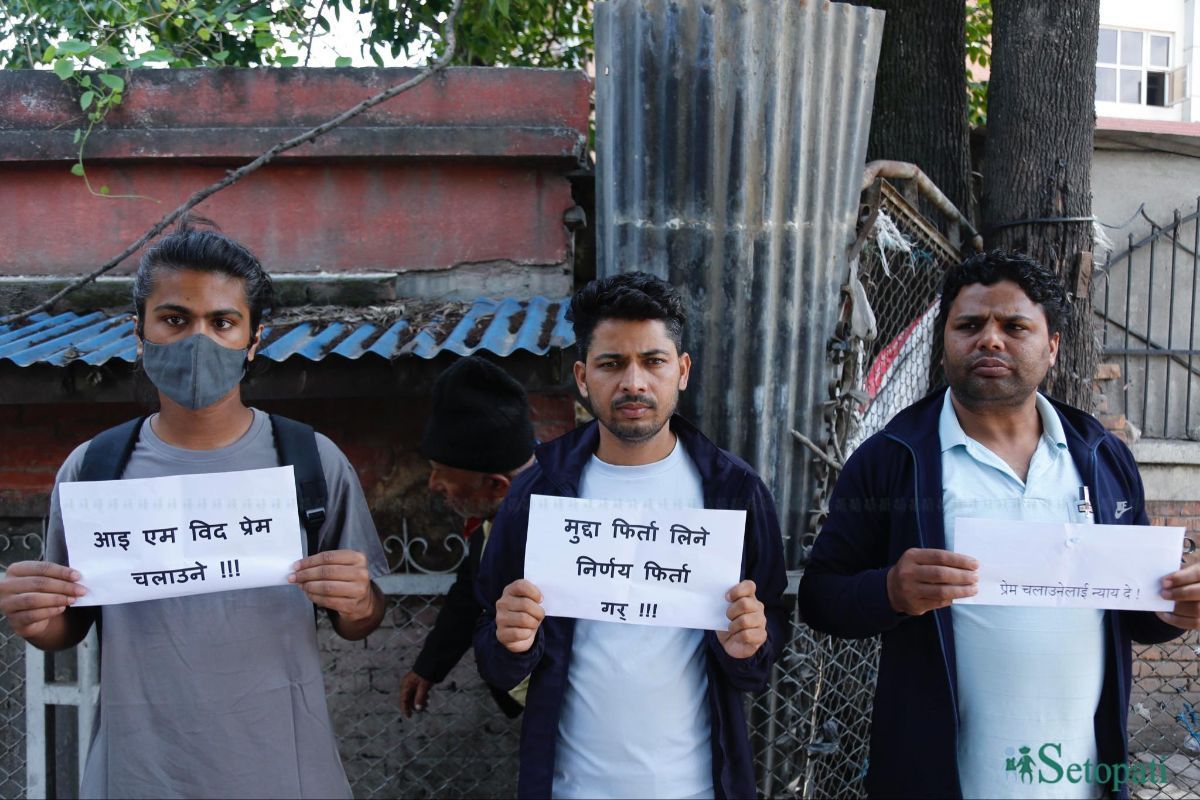 archana_thapa's tweet photo. अपराधलाई राजनीतिकरण गर्न पाईँदैन #बृहत_नागरिक_आन्दोलन @BNA_Nepal https://t.co/22rf9EJoDg