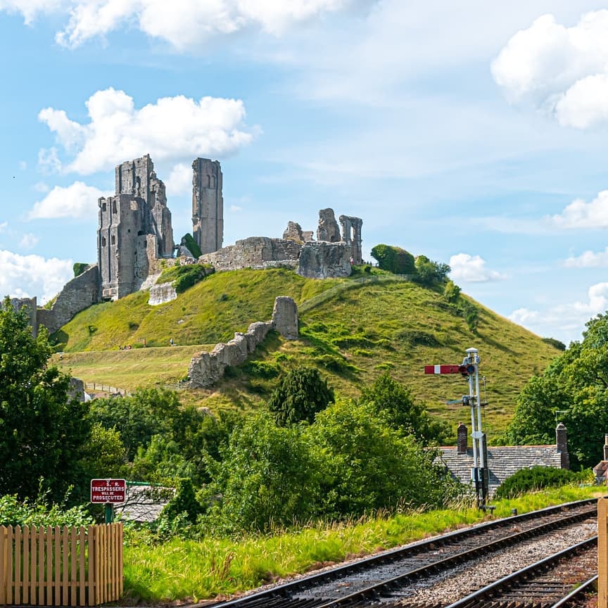 Base yourself in Bournemouth and explore some the wider region's top attractions, including the historic and ever-loved Swanage Railway! #LoveBournemouth #VisitDorset

bournemouth.co.uk/things-to-do/s…

📸: @miketakesprettypictures