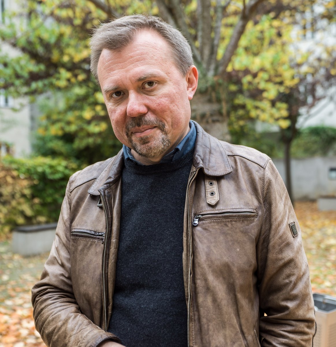 Let’s talk: Vorträge, Gespräche und Lesungen bei Nebenan/Поруч 🗯️

mit: Olena Apchel, Julia Gonchar &amp; missingdots, Andrii Portnov und vielen mehr.

Alle Infos: hellerau.org/nebenan

#HELLERAU #Nebenan #Поруч #Festival #Ukraine #Talk