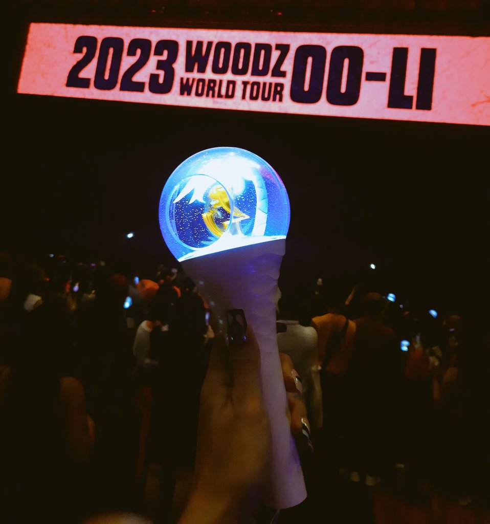 seokyuwu's tweet photo. was able to attend cho's concert with a  nangmanbong all thanks mamis ✨

@allryeonder @gmmlyncmtn @jiyongchybimin @peachyonie
@ChangkyunIsLife @JXcheonsa @bbkomurola @1026eunsangie https://t.co/nxiv1HaAzW