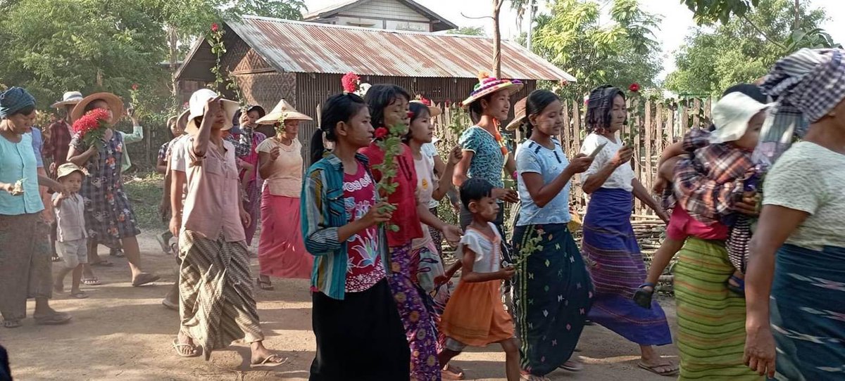 KYITHAR95368969's tweet photo. The protesters of Lu Nge Arr Man Strike from western part of #Yinmarbin Twp, #Sagaing Region, joined demonstration to overthrow the #MilitaryDictatorship on Jun19.

#AcceptNUGRejectMilitary             
#2023Jun20Coup           #WhatsHappeningInMyanmar https://t.co/o4aPmsQOVE