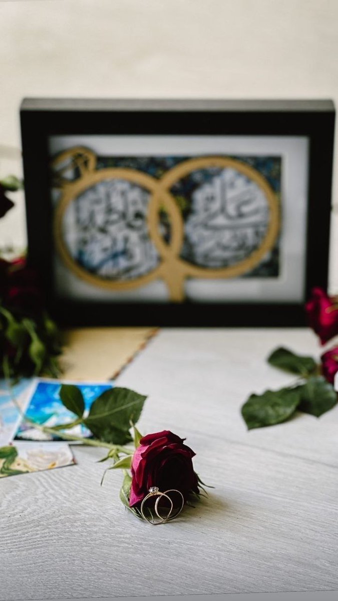 .نهنئ الأمة الإسلامية بذكرى زواج النورين أميرِ المؤمنين الإمامِ علي من سيدة نساء العالمين فاطمة
    🌸الزهراء(عليهما السلام)🌼#زواج_النورين

جبريلٌ في العَرشِ كبَّر إنا زوجناكَ  الكوثر