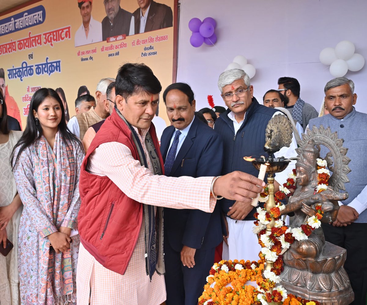 mansiverma7241's tweet photo. युवाओं के प्रेरणा स्रोत, राजस्थान विश्वविधालय के पूर्व महासचिव और वर्तमान में चोमू से विधायक आदरणीय भाईसाहब रामलाल शर्मा जी को जन्मदिन की हार्दिक बधाई एवं शुभकामनाएं। बालाजी महाराज का आशीर्वाद हमेशा आप पर बना रहे।

@ramlalsharmabjp #mansiverma https://t.co/R0mwVw86W4