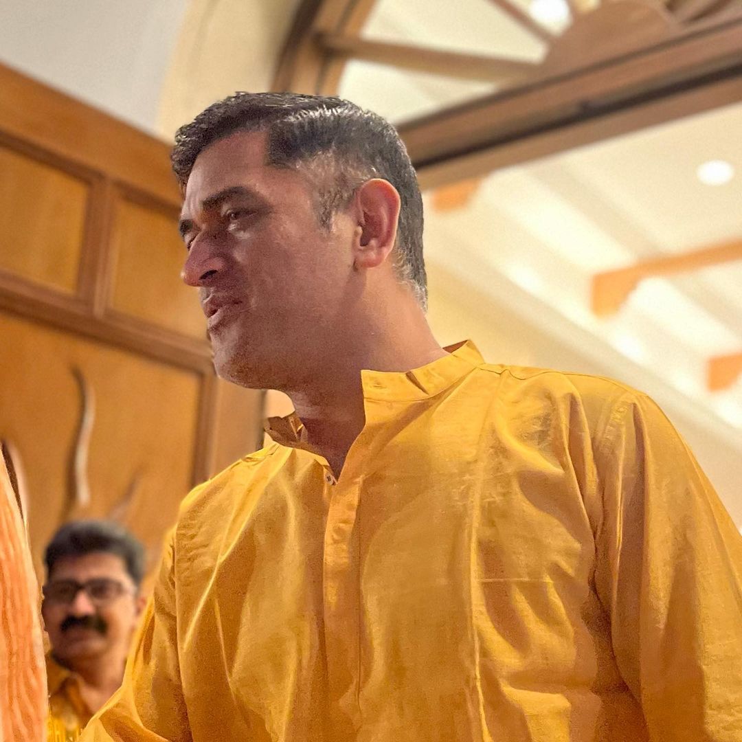 CricSuperFan's tweet image. #Throwback to a Candid Picture of Thala Dhoni From #IPL2022 !! ❤️💛

#MSDhoni | @msdhoni | #Dhoni