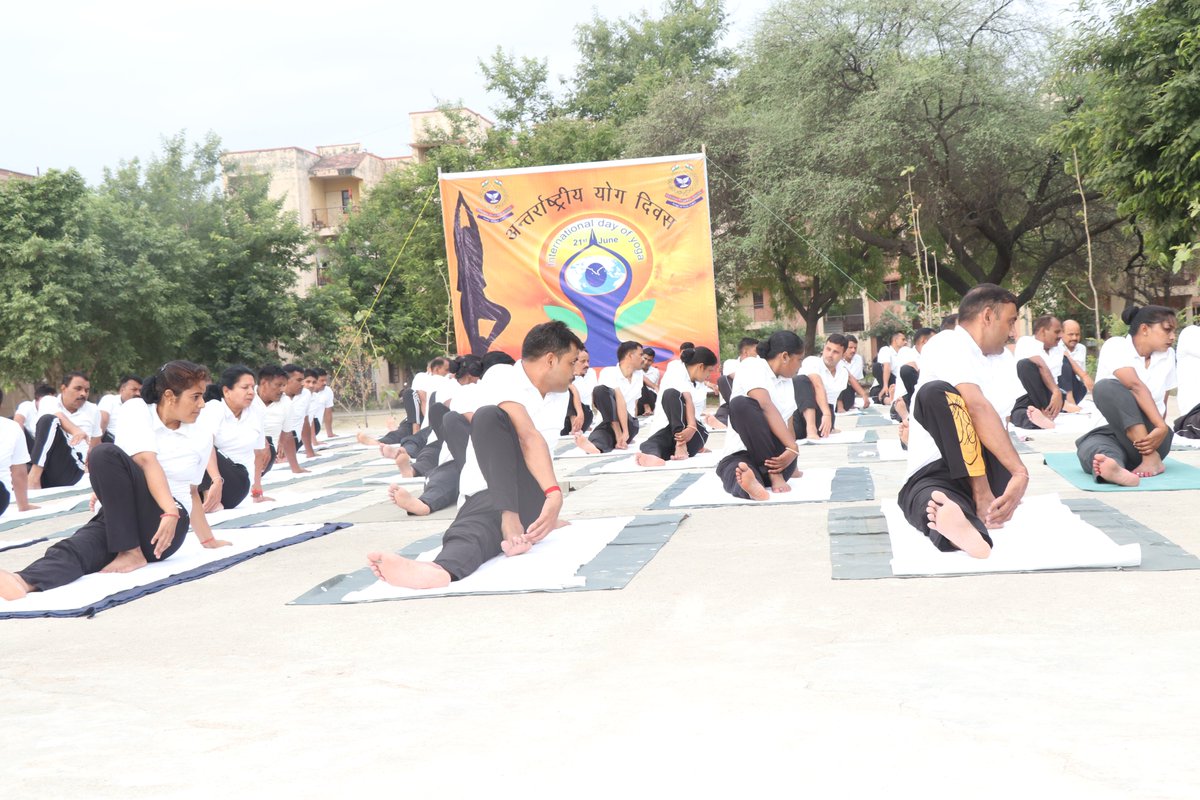 091bn's tweet photo. "You cannot always control what goes on outside, but you can always control what goes on inside."
Preparation for grand celebration of 9th International Day of yoga. https://t.co/C5oNy2Phtv