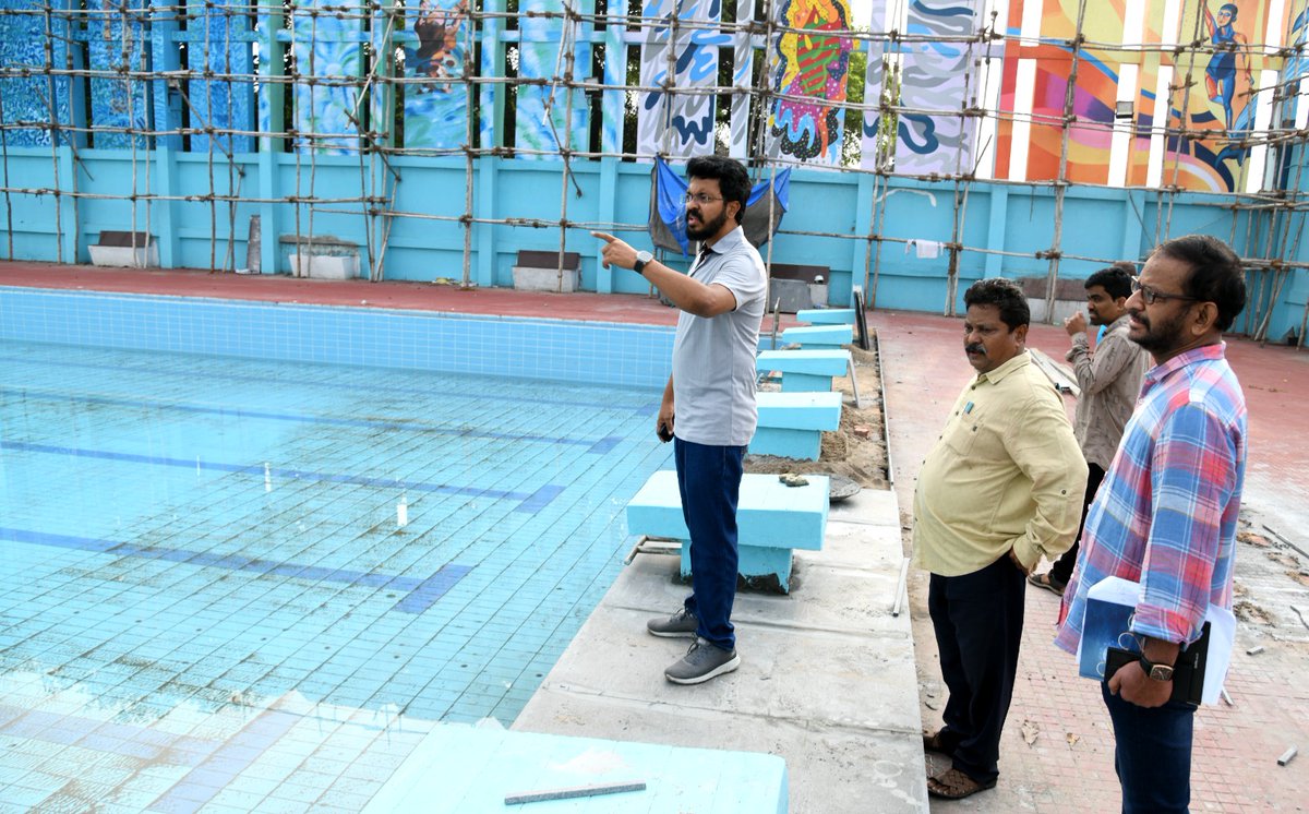 Commissioner GVMC CM Saikanth Varma IAS inspected the improvement works at Dutt Island and swimming pool works.

#SwachhSurvekshan2023 
#SwachhSurvekshan2023Visakhapatnam 
#VisakhaSwachhSankalpam 
#VizagSaysNotoPlastic 
#EcoVizag 
#RRR4LIFE 
#IndiaVsGarbage 
#ChooseLiFE…