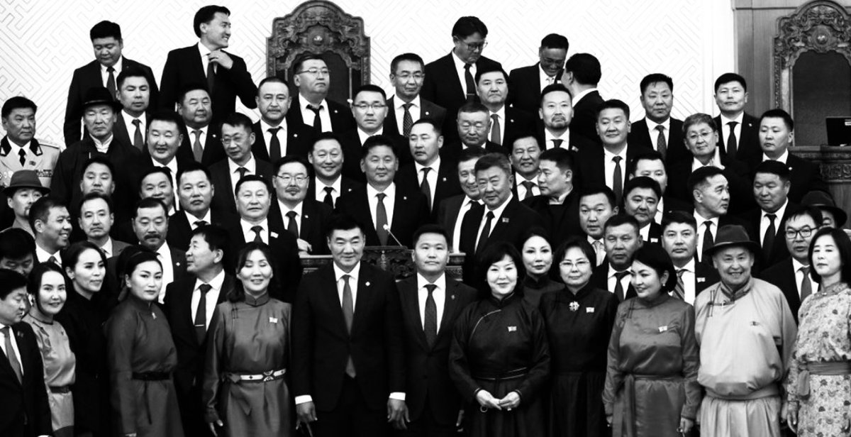 Англи хэлний заалтаа нэгдсэн чуулганаар УИХ-ын бусад гишүүд буцааж босгосон нь дээр дээ. Яаж ч тайлбарлаад хуулиар хаачихлаа гэж ойлгоод байна. Хүүхэд бүрийн сурах эрх нь хуулиар нээлттэй байг.