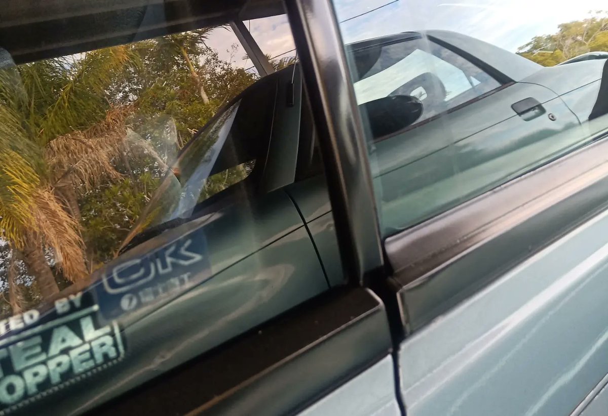 Classic_Clunker's tweet image. I've wondered about the OK sticker on my #SubaruXT #Vortex #Alcyone - and seeing it on someone else's old Subaru prompted me to ask Alcyone owner @gojo_gingo about it. 
Next to the Fuji Heavy Industries logo is - of course - Fuji Heavy Industries, in abbreviation: "富士重工"
