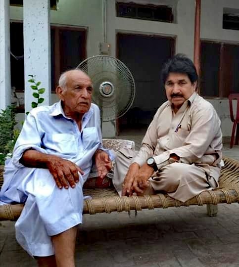 ShahidSwati16's tweet photo. منصور به څنګ د خپل آواز په انجام نه پوهېدو
بغېر د داره څوک د سترګو خوا ته چرته رسي.
20 جون د رحمت شاه سایل ورز.

@RahmatSha_Sail 
@haroonbacha27 https://t.co/W4vN1X1xf5