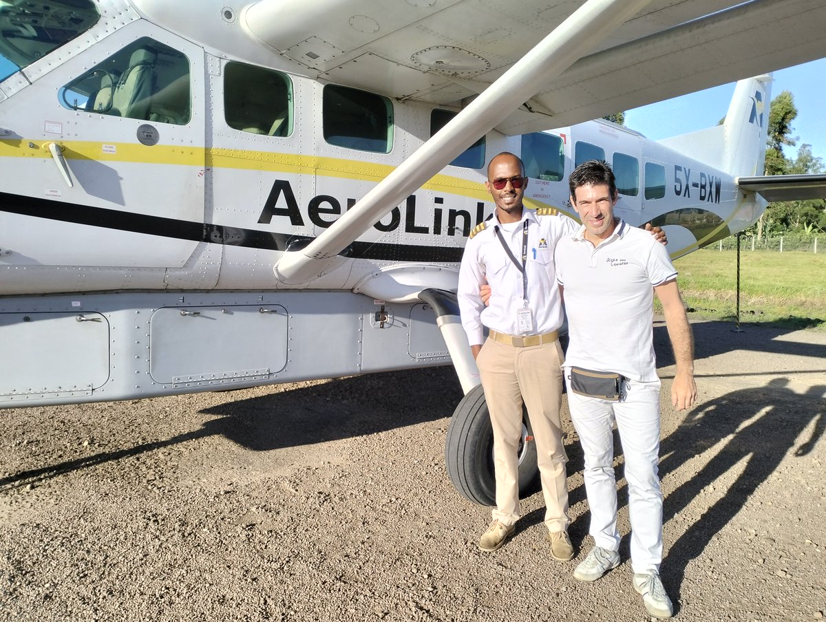 AerolinkUganda's tweet image. When the sun shines, we are all smiles for there will be clear skies 😎
#TeamTuesday with Captain Justin 👨‍✈️
#AerolinkTeam #Teamwork #ExploreUganda #bushpilot #bushflying #visitthepearlofAfrica #yourfriendlyairline #tulambuleuganda #visituganda #safariairline #safariexperts #ea