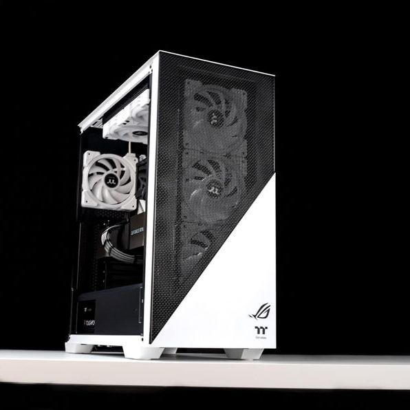 ThermaltakeInc's tweet photo. Check out this Divider 370 build by PC Werkz 👍

#Divider370 https://t.co/5XGFIh52nf