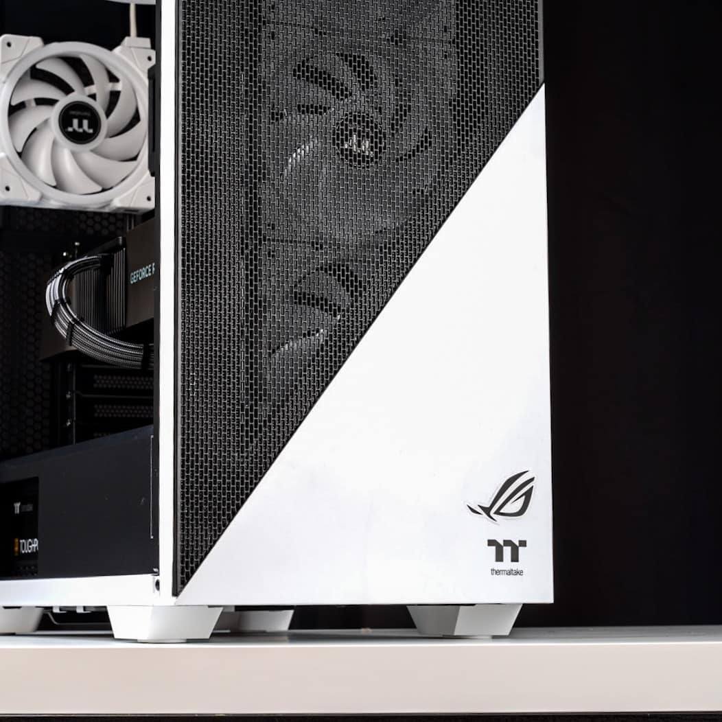ThermaltakeInc's tweet photo. Check out this Divider 370 build by PC Werkz 👍

#Divider370 https://t.co/5XGFIh52nf