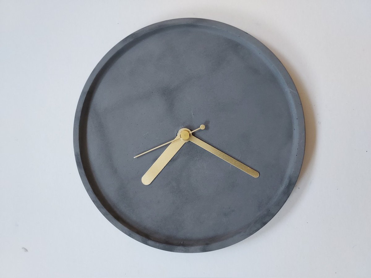 6.7 inch concrete clock.
etsy.com/listing/147494… #EarlyBiz #mhhsbd #tuesdayvibe #CraftBizParty #homedesign