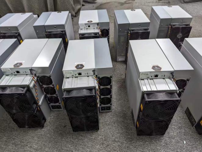DigiMintLabs's tweet photo. Digimint's NFT series is supported by real computing power.
We recently purchased many efficient mining machines.
Here are some pictures of our S19J Pro+ in Murphy, North Carolina, USA.
More mining machines are on their way.
#btc #Bitcoin #NFTs #DigiMint https://t.co/SMT8jCSxls