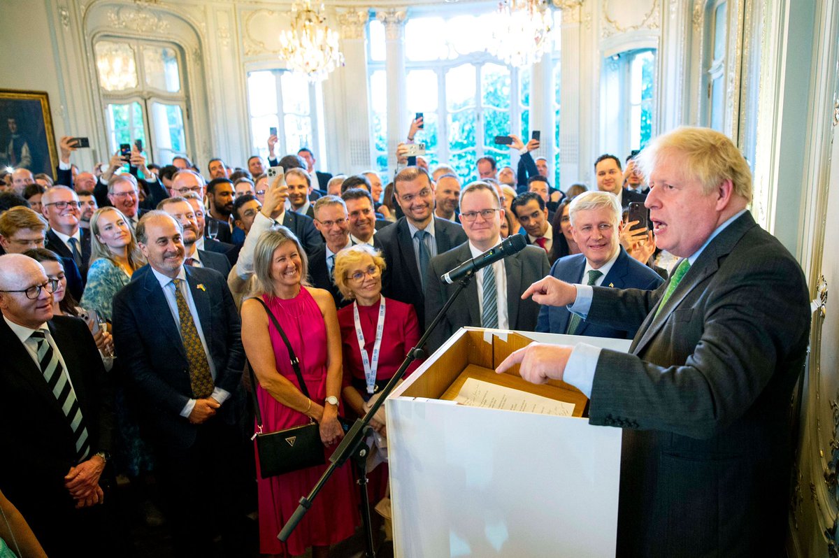 Boris Johnson tweet media