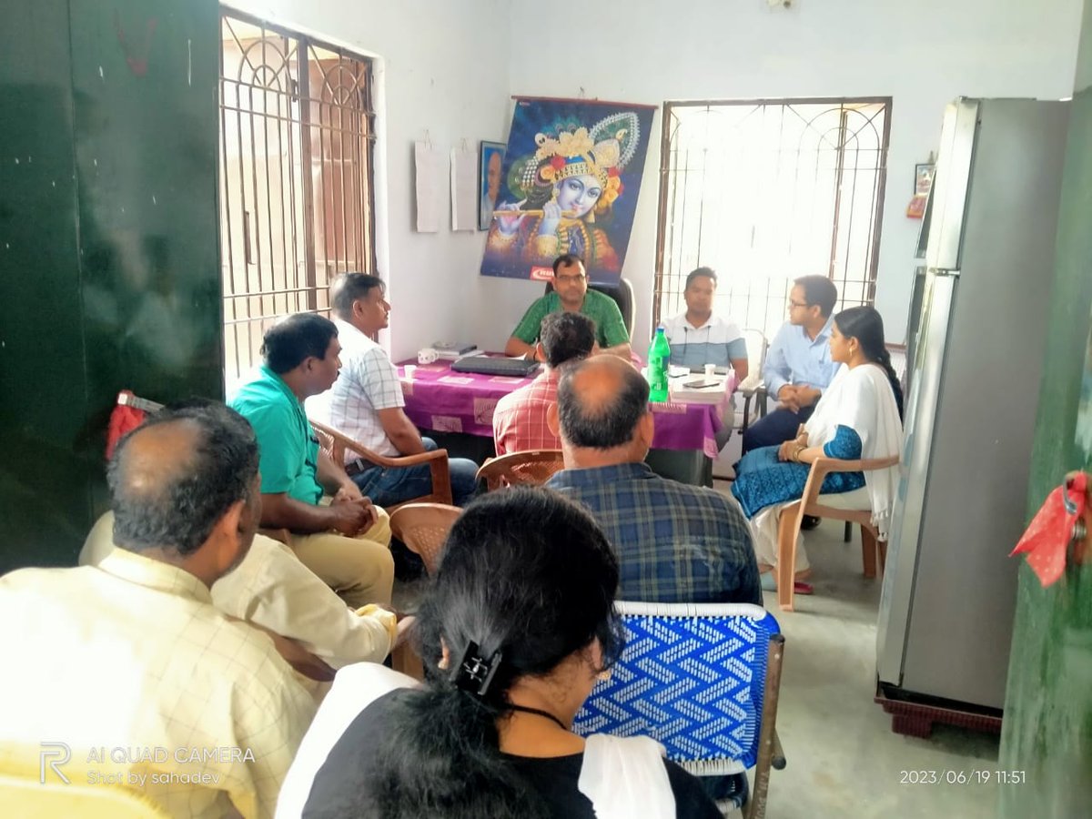 MilkRegional's tweet photo. GM SAMUL supervised the construction work of office building of BOUDH MILK UNION alongwith BMC building of Khuntabandh and Charchhak and also inspected the installation work of machinaries.

#CMOOdisha 
#Omfed
#devlopmentcommissionerodisha
#districtadministrationboudh https://t.co/cUV6AvcWds