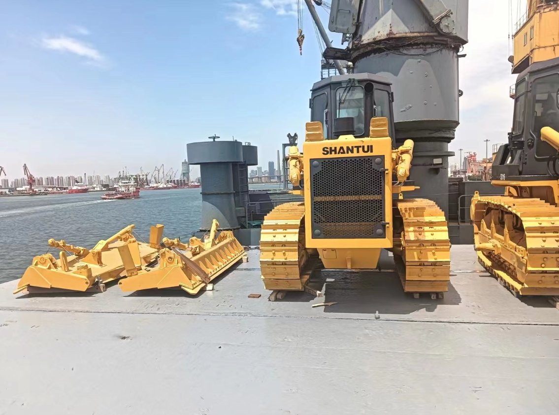 2 units Shantui brand SD16 bulldozer delivered!
Which is the best bulldozer brand in China? Contact us and let you know!