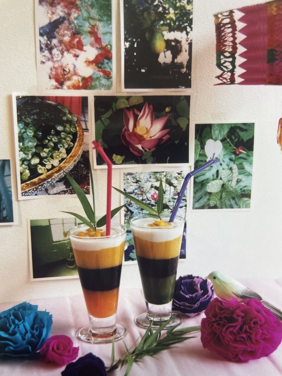 GomaMJR's tweet photo. Asian Dessert.、

マンゴーピュレのソース、黒烏龍茶のゼリー、ココナツミルク、オレンジと人参のゼリィ。お好みで抹茶ゼリー。イメージで重ねてチェーのようなデザート、合わせるのはロータス茶。

明日は夏至ですね。 https://t.co/y2WhVmRGNi