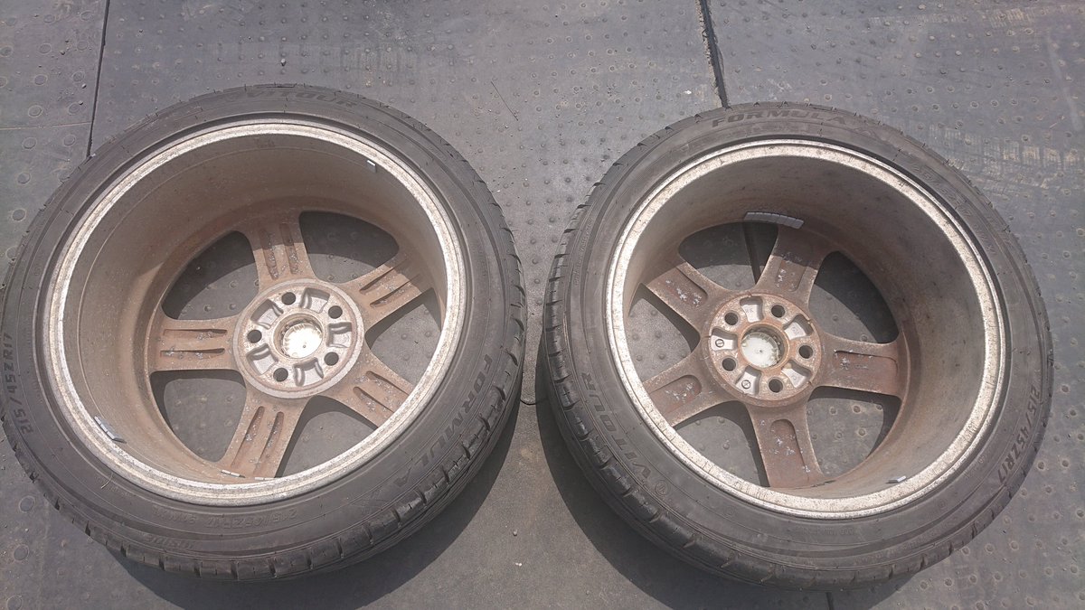 koinuma_auto's tweet photo. アルテッツァ純正ホイール干渉問題が解決しました( ﾟДﾟ)

車はセダンですが、「リム幅+0.5インチ」のジータ用ホイールが混ざってました

パッと見はわからないですが、横から見ると高さ(幅)が違います

裏面は全然違う

オフセットも+5mm違う

計算上5ｍｍ+0.5インチ(12.7mm)の17.7mm内側が狭くなる https://t.co/Ged9nQuj8L