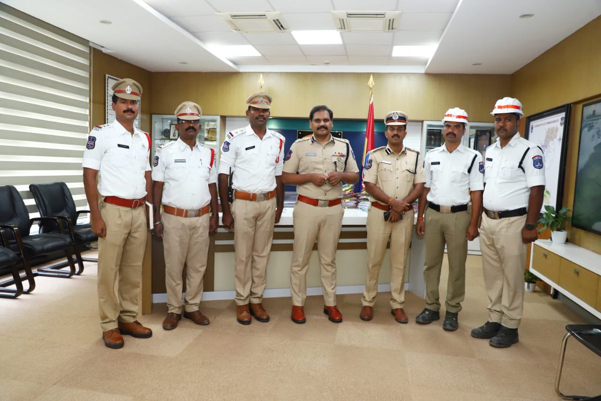 The Cyberabad CP, Stephen Raveendra, IPS, congratulated and rewarded the Medchal Traffic Police for their commendable efforts in seizing a substantial amount of 150kgs of ganja during drunk and drive checks in the Medchal Traffic PS zone. The ganja was found in a Scorpio vehicle.