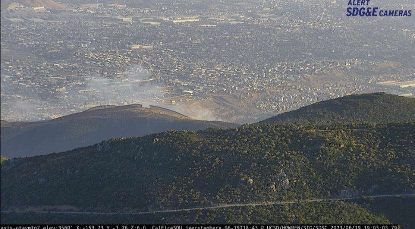 CANews_Watch's tweet photo. #Border13Fire - San Diego County

11 acres, burning slow in light, flashy fuels. Moving uphill. Split between USA/Mexico border. Two tankers enroute along with two copters. https://t.co/NTfUxvO03S